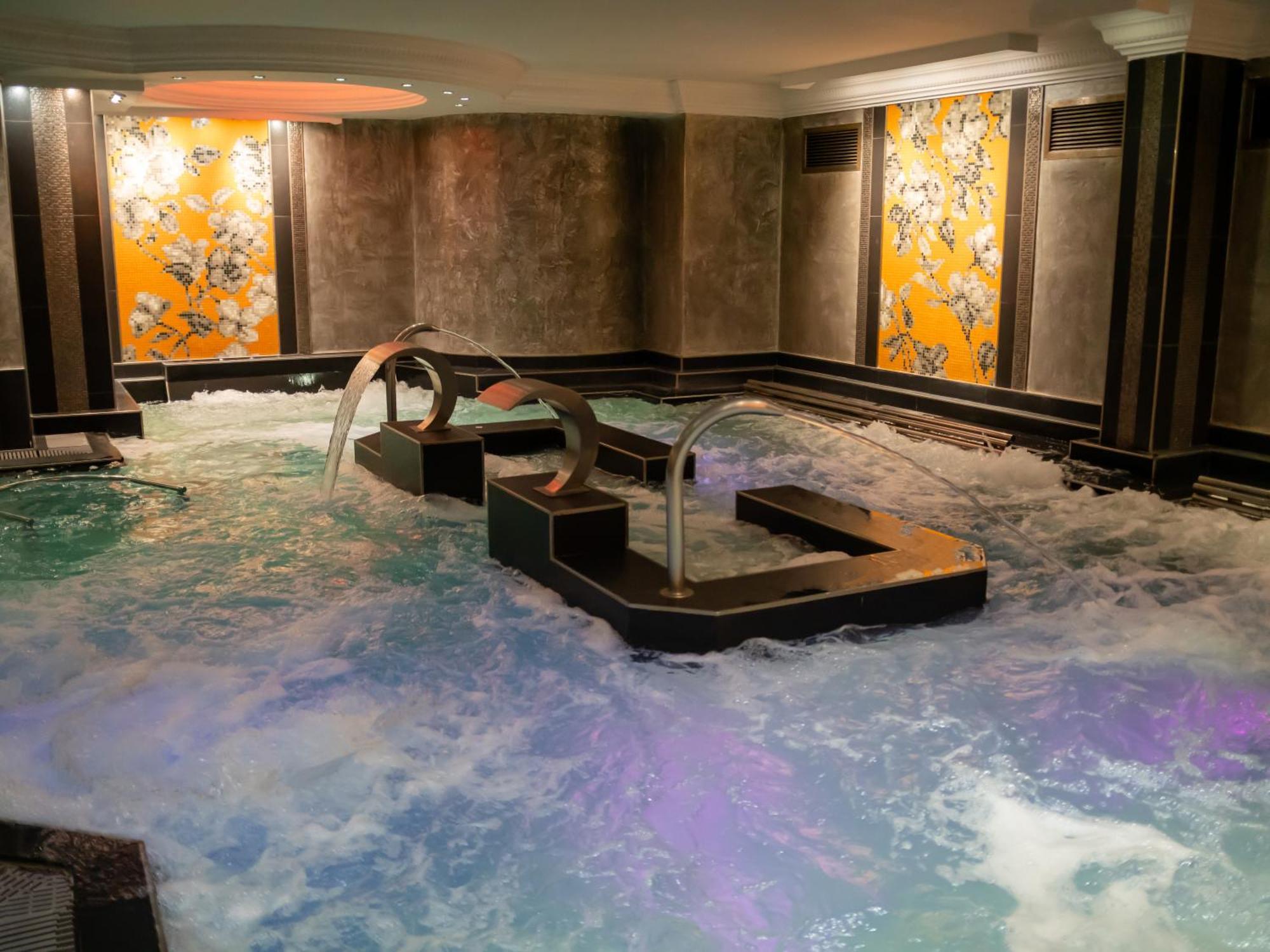 Hotel Princesa Parc Excellence Arinsal Kültér fotó The spa at the MGM Grand