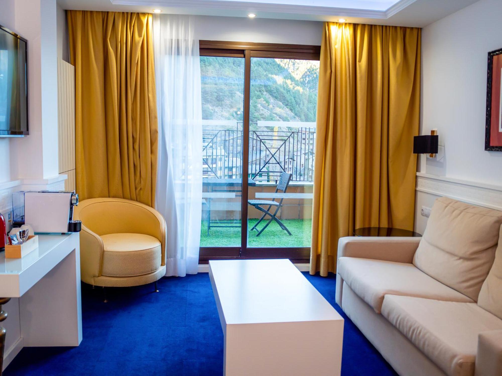Hotel Princesa Parc Excellence Arinsal Kültér fotó A suite at the hotel