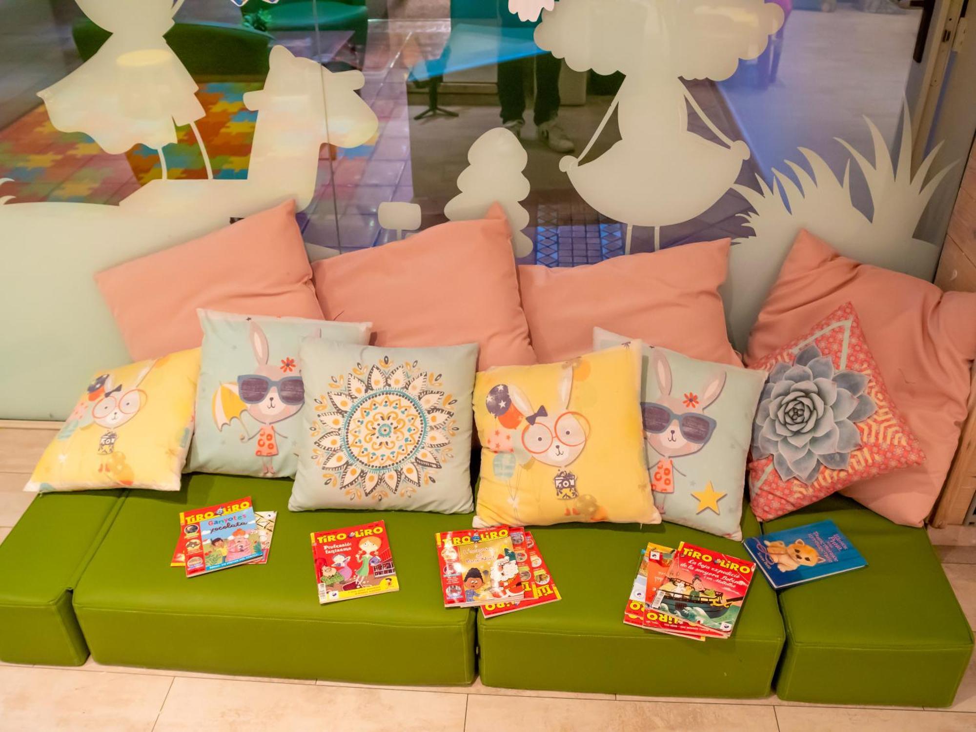 Hotel Princesa Parc Excellence Arinsal Kültér fotó A children's reading area at a library in Moscow